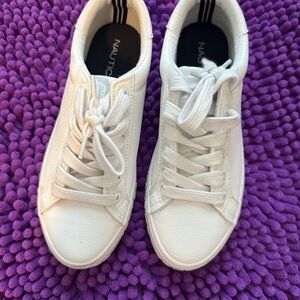 Nautica White Sneakers Classic Low-Top Design